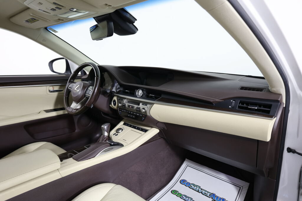 Used 2016 Lexus ES 300h w/ Luxury Package w/Wood Trim FWD image 24