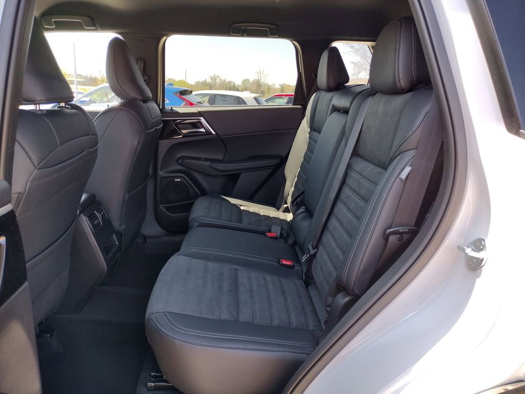 New 2026 Mitsubishi Outlander LE AWD/4WD image 8
