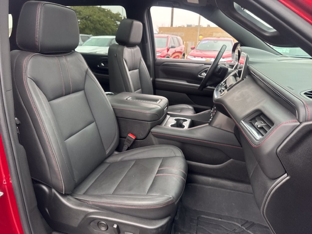 Used 2024 Chevrolet Suburban RST w/ Luxury Package AWD/4WD image 11