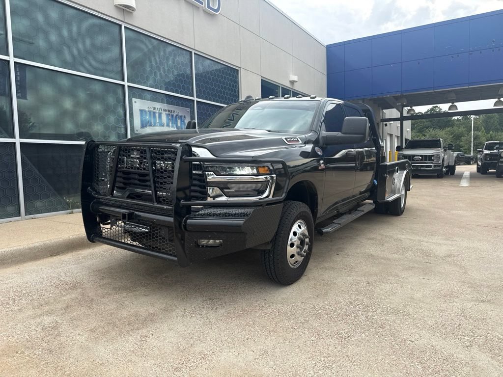 Used 2025 RAM 3500 Tradesman w/ Chrome Appearance Group AWD/4WD image 4