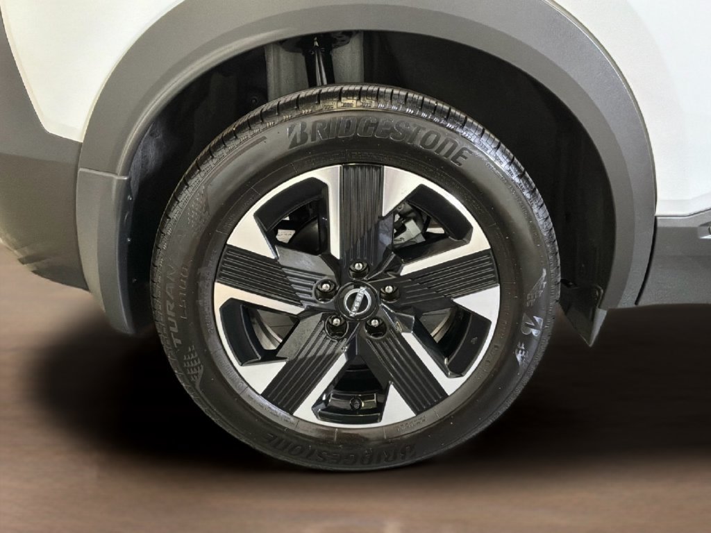 Used 2025 Nissan Kicks SV w/ SV Premium Package AWD/4WD image 11