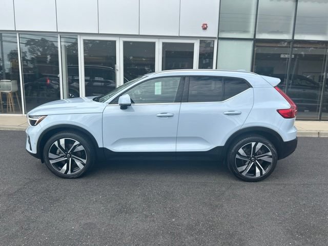 Used 2024 Volvo XC40 B5 Plus w/ Climate Package AWD/4WD image 2