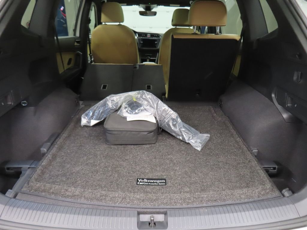 Used 2023 Volkswagen Tiguan SE R-Line image 37