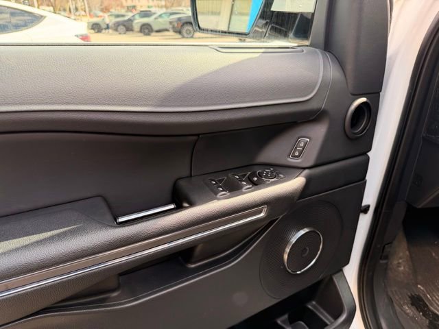 Used 2024 Ford Expedition XLT image 9
