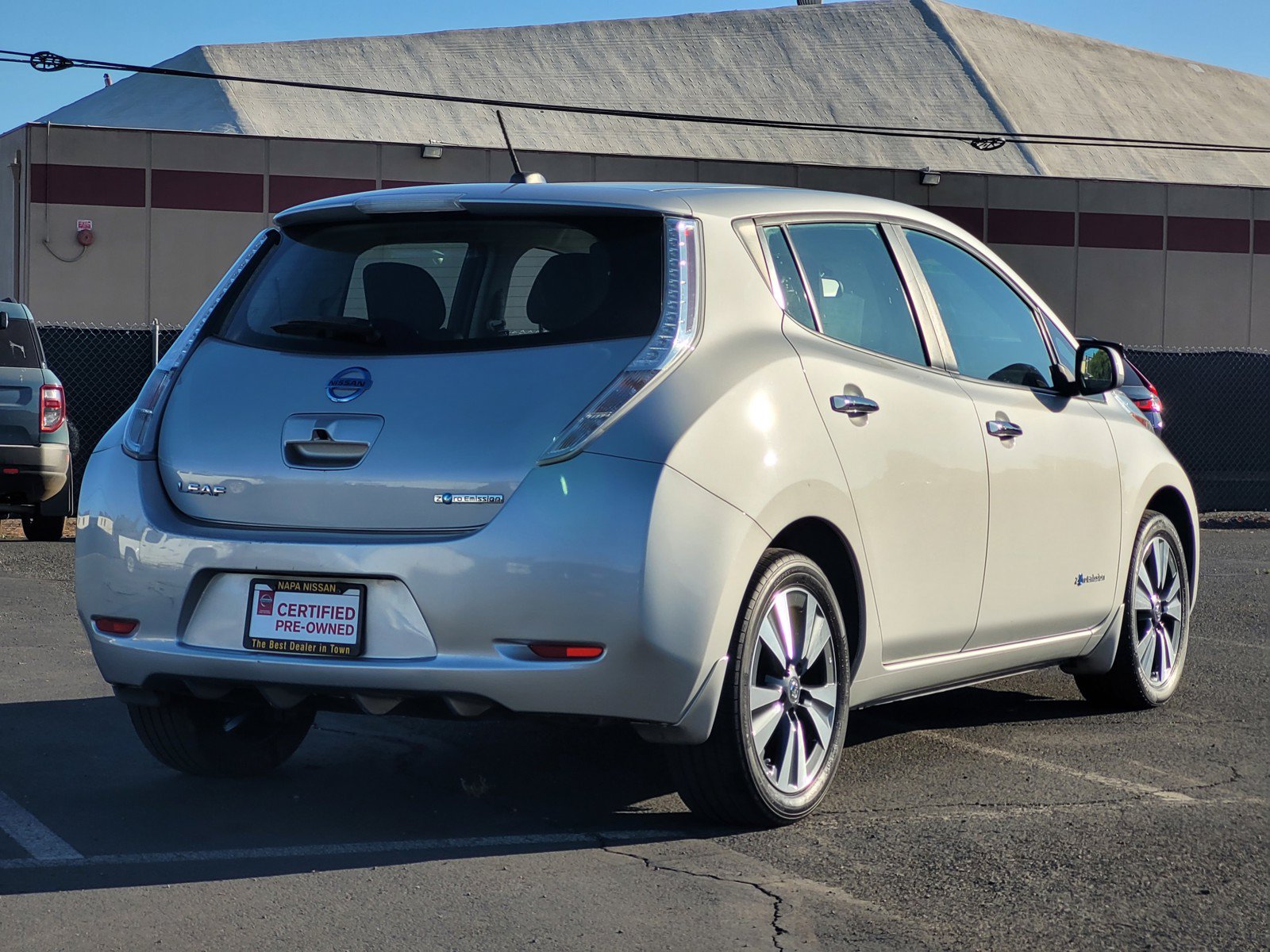 Certified 2017 Nissan Leaf SV FWD image 4