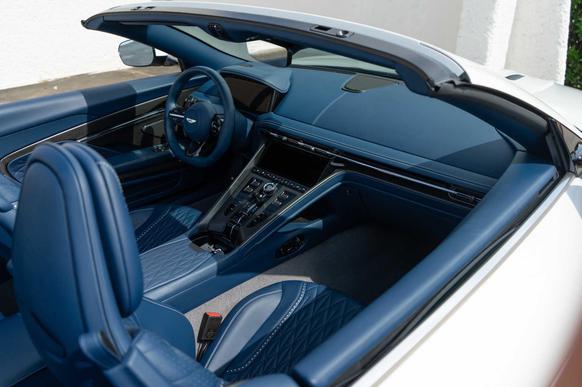Used 2025 Aston Martin DB12 Convertible RWD image 29