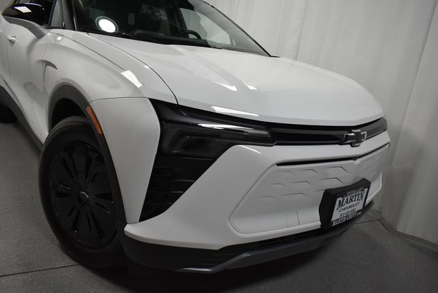 Certified 2025 Chevrolet Blazer EV LT AWD/4WD image 3