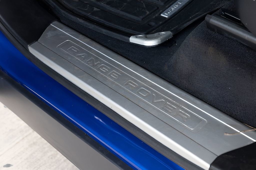 Used 2020 Land Rover Range Rover Sport SVR image 51