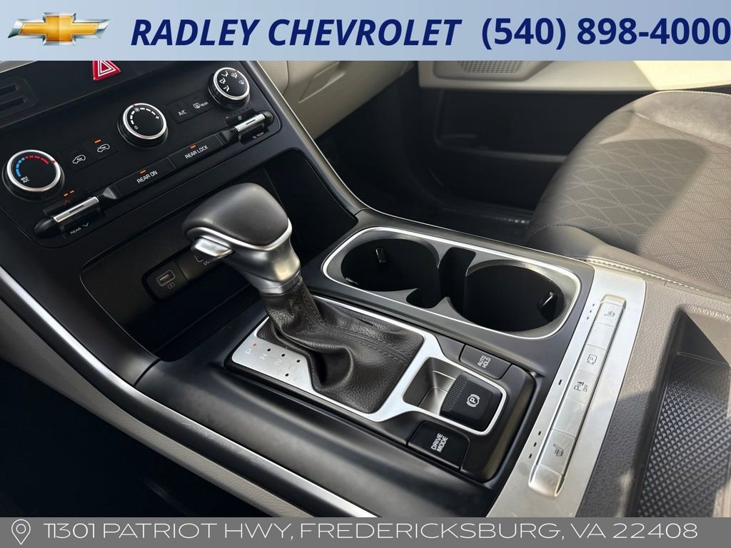 Used 2024 Kia Carnival LX image 11