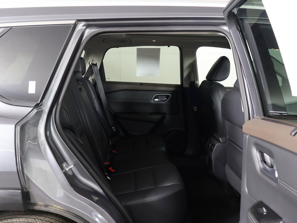 Used 2021 Nissan Rogue SV w/ Premium Package image 32