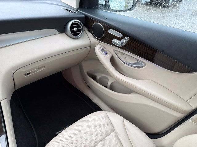 Used 2022 Mercedes-Benz GLC 300 image 19