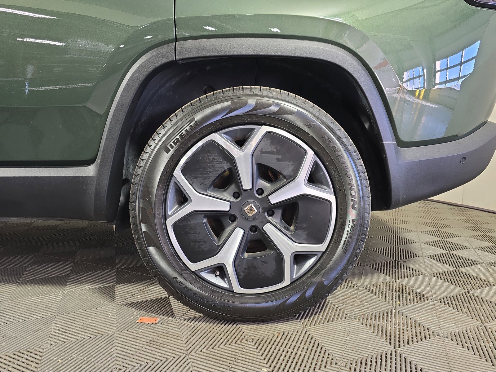 Used 2022 Rivian R1S Launch Edition image 10