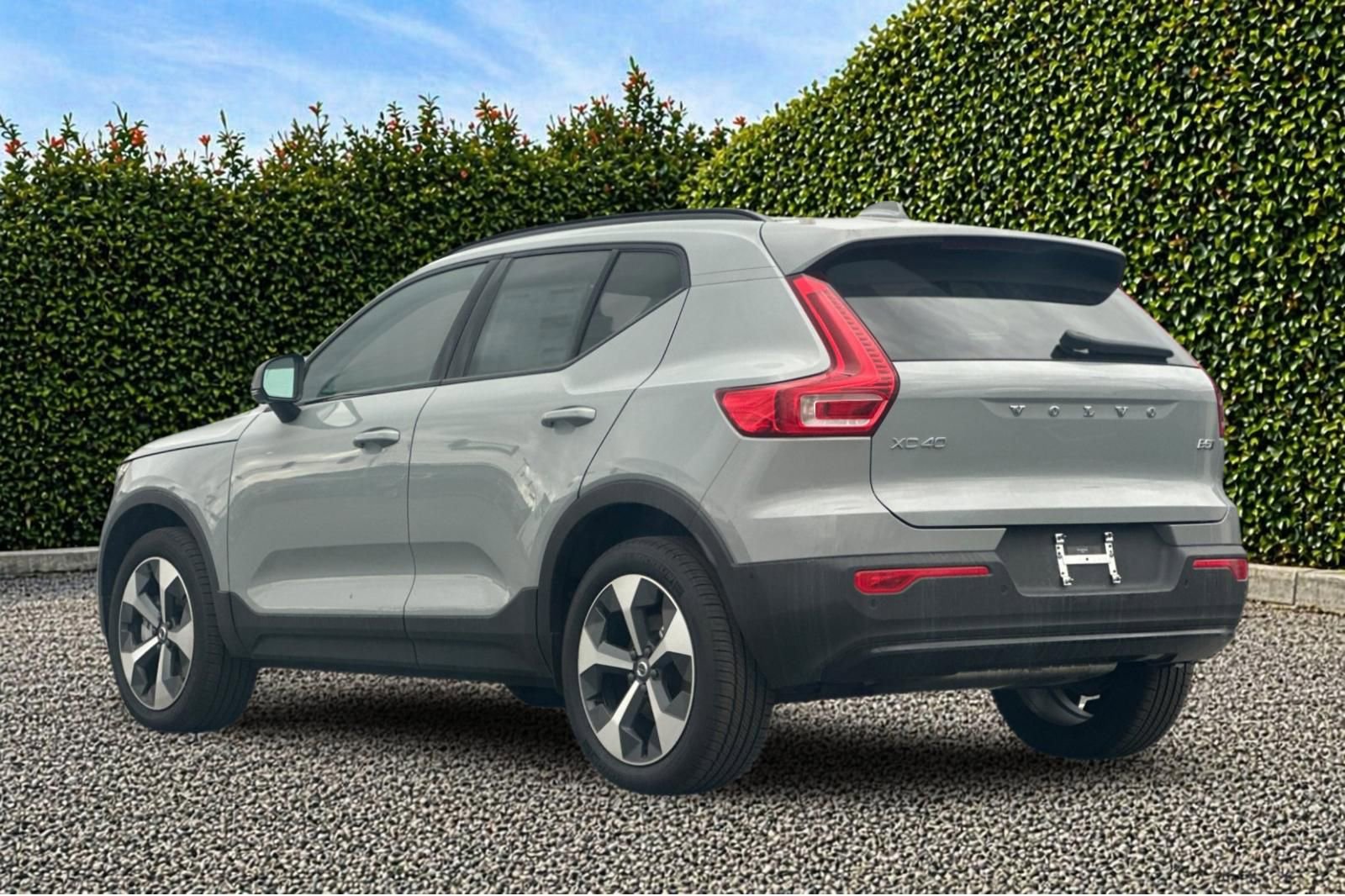New 2026 Volvo XC40 B5 Plus w/ Protection Package Premier AWD/4WD image 4