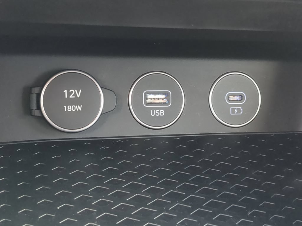 Used 2025 Genesis G70 2.5T RWD image 23