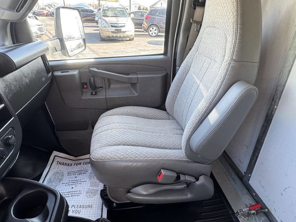 Used 2022 GMC Savana 3500 w/ Power Convenience Package image 9
