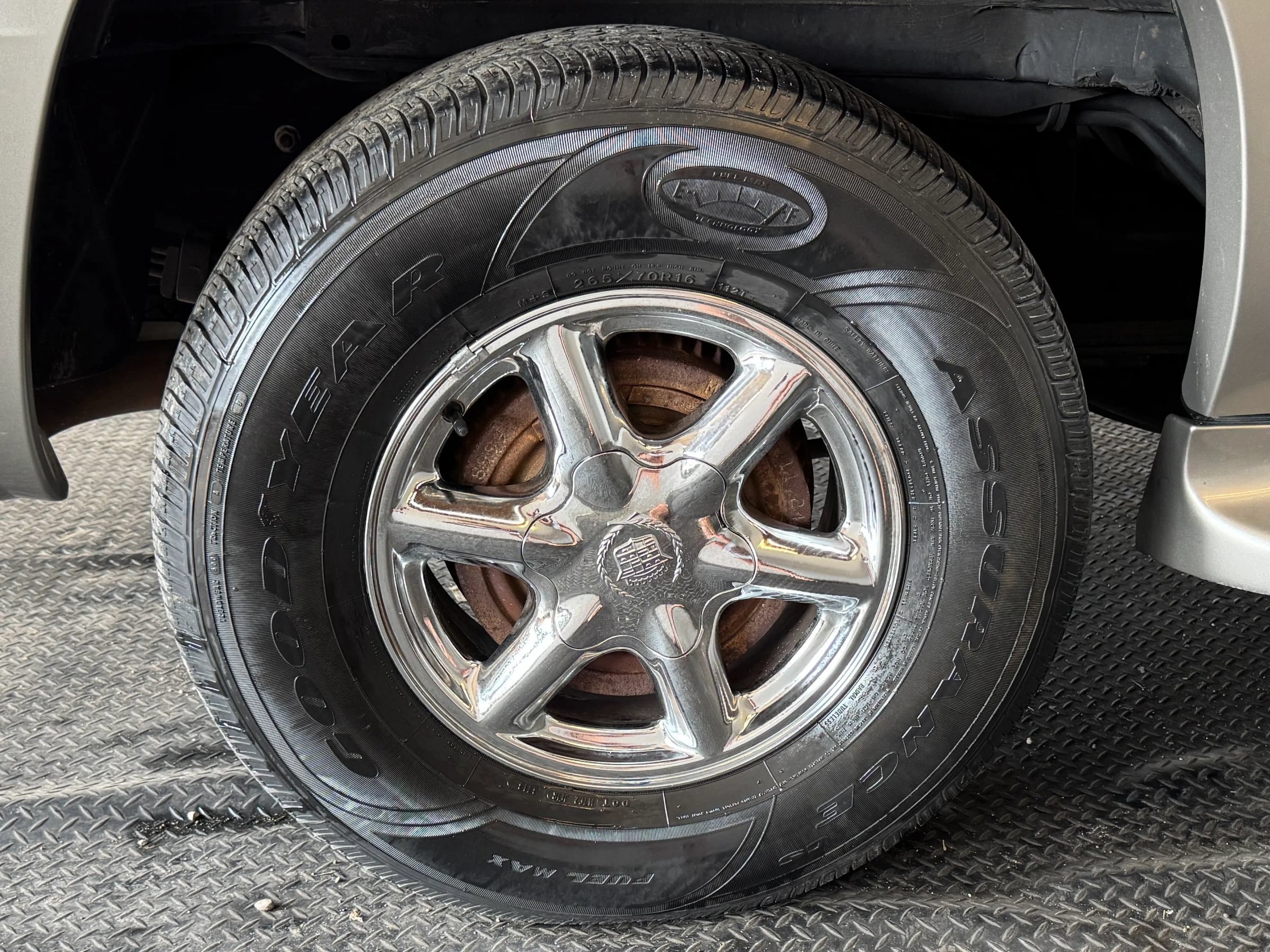 Used 2000 Cadillac Escalade 4WD image 11