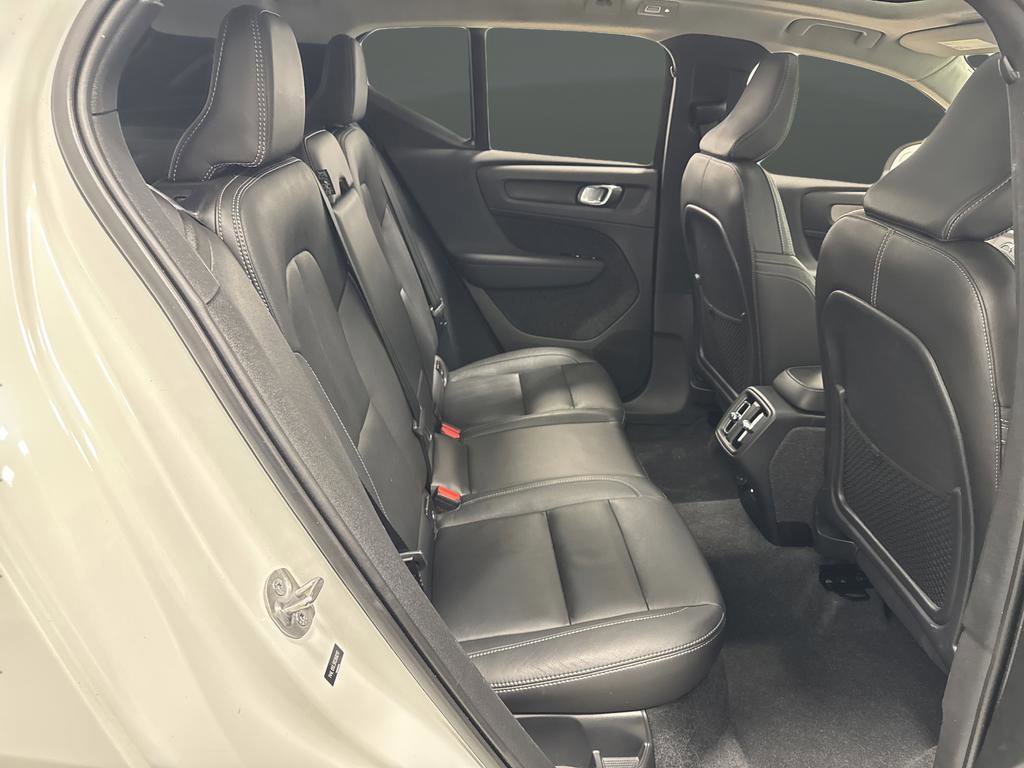 Used 2024 Volvo XC40 B5 Plus w/ Climate Package image 31