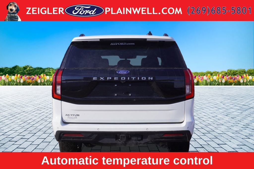 Used 2025 Ford Expedition Active AWD/4WD image 4