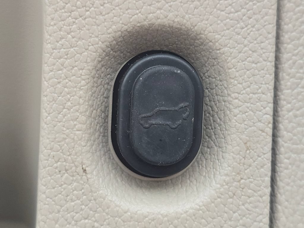 Used 2017 Cadillac Escalade Luxury AWD/4WD image 19