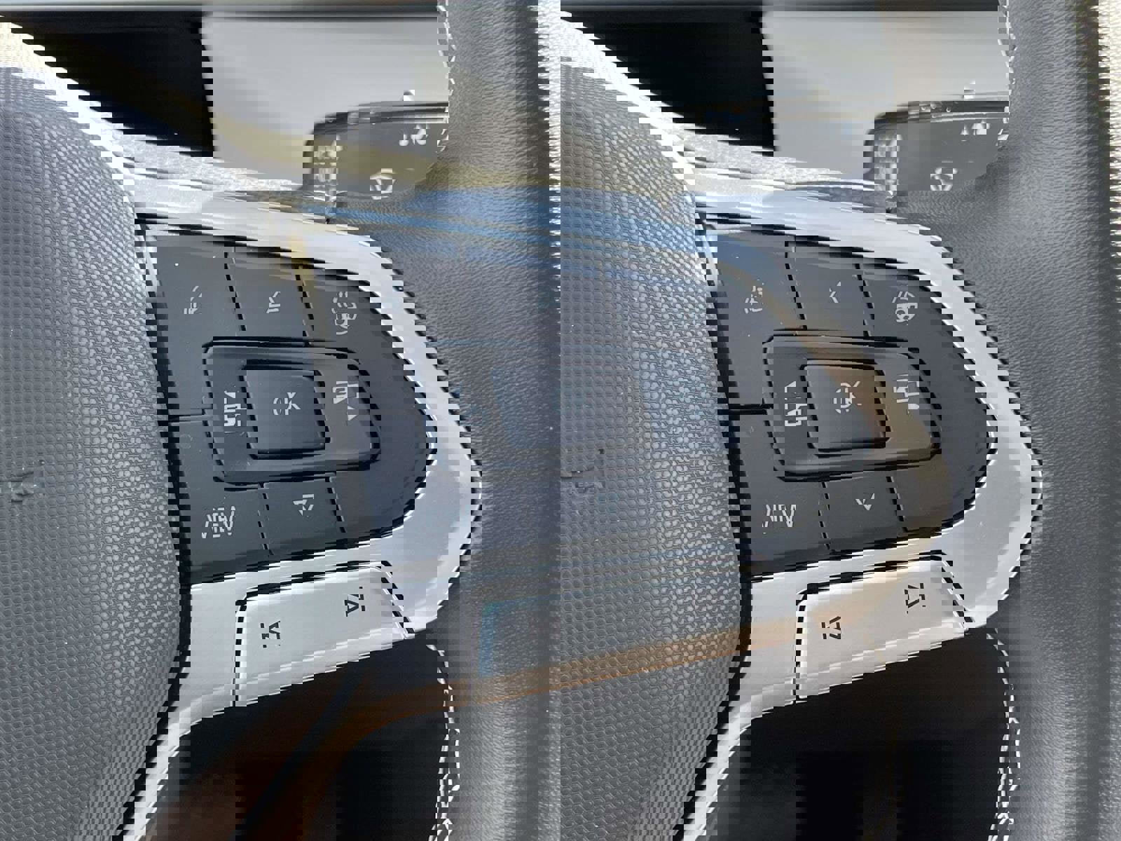 Used 2025 Volkswagen Taos SE w/ Panoramic Sunroof Package FWD image 20