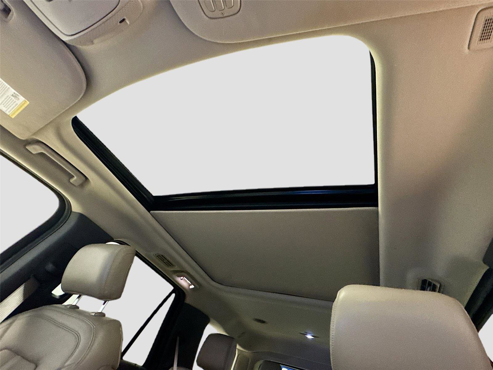Used 2019 Ford Expedition Limited w/ Equipment Group 302A RWD image 23