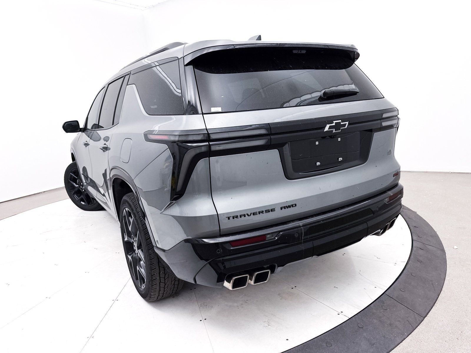 Used 2024 Chevrolet Traverse RS w/ LPO, Floor Liner Package image 10
