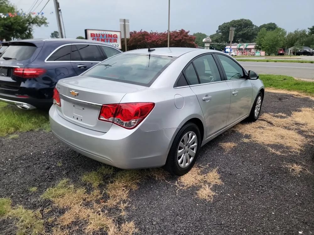 Used 2011 Chevrolet Cruze LS w/ Connectivity Package FWD image 4