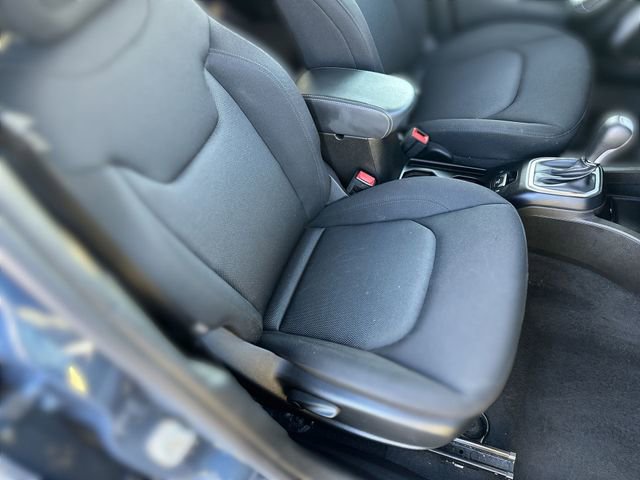 Used 2023 Jeep Renegade Latitude AWD/4WD image 27