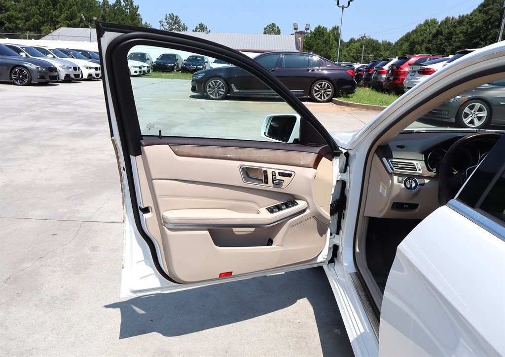 Used 2014 Mercedes-Benz E 250 BlueTEC Sedan image 32