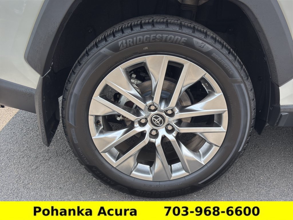 Used 2021 Toyota RAV4 XLE Premium AWD/4WD image 32