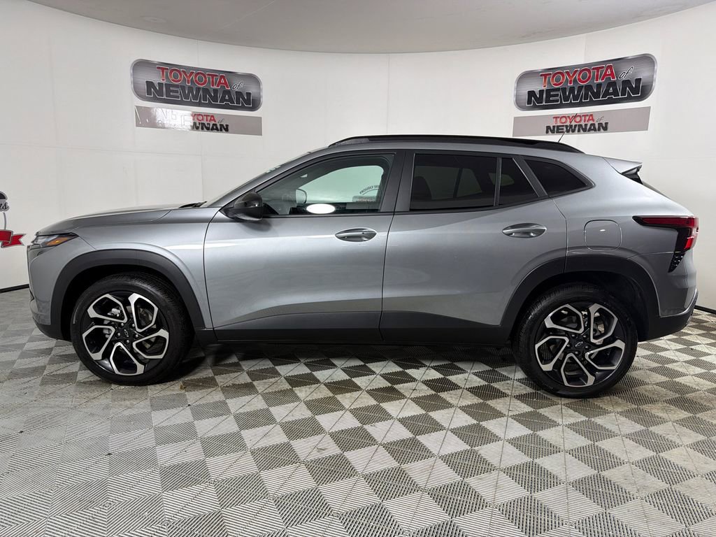 Used 2025 Chevrolet Trax RS w/ Driver Confidence Package FWD image 6