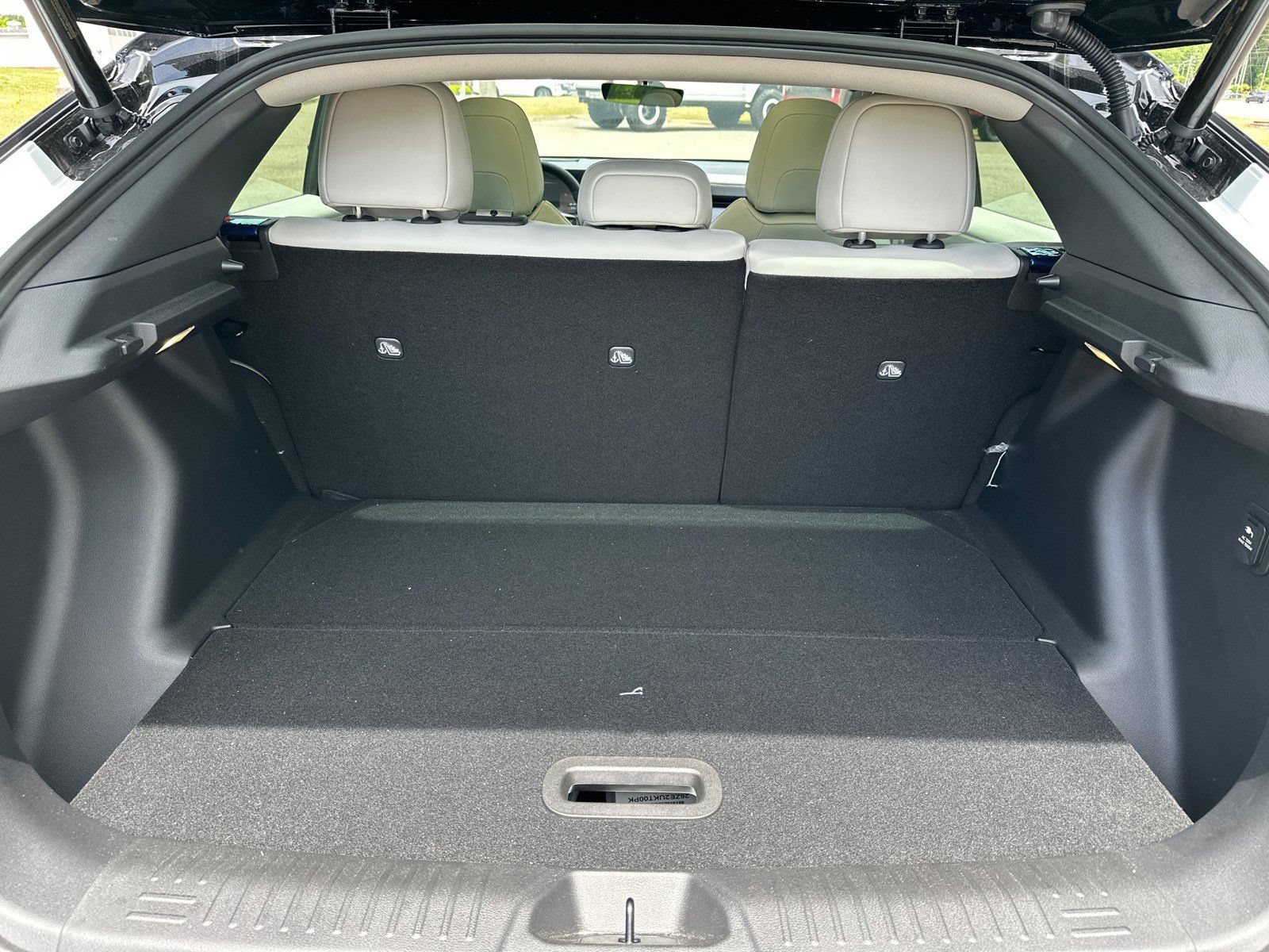 New 2026 Nissan Leaf Platinum+ FWD image 16