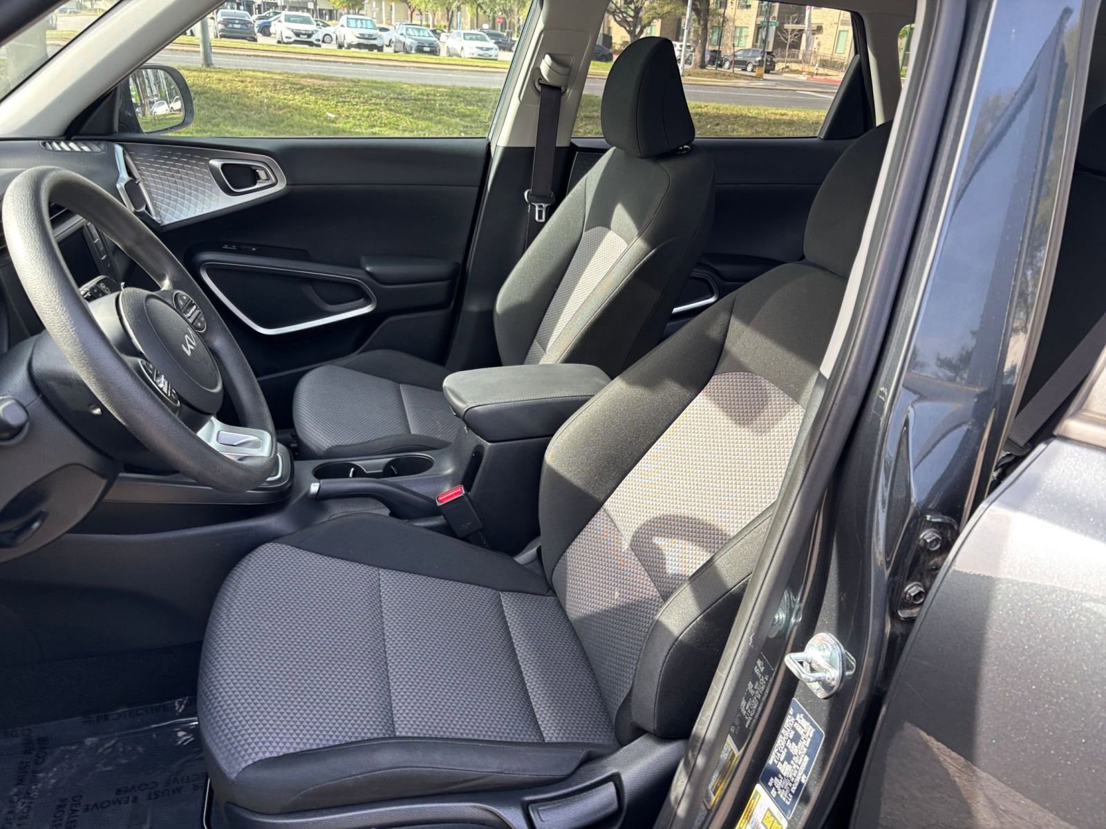 Used 2025 Kia Soul LX w/ LX Technology Package FWD image 31
