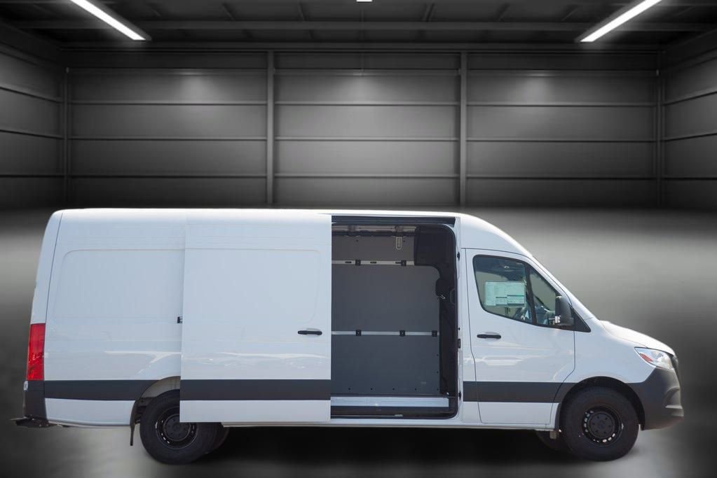 Used 2024 Mercedes-Benz Sprinter 2500 image 7