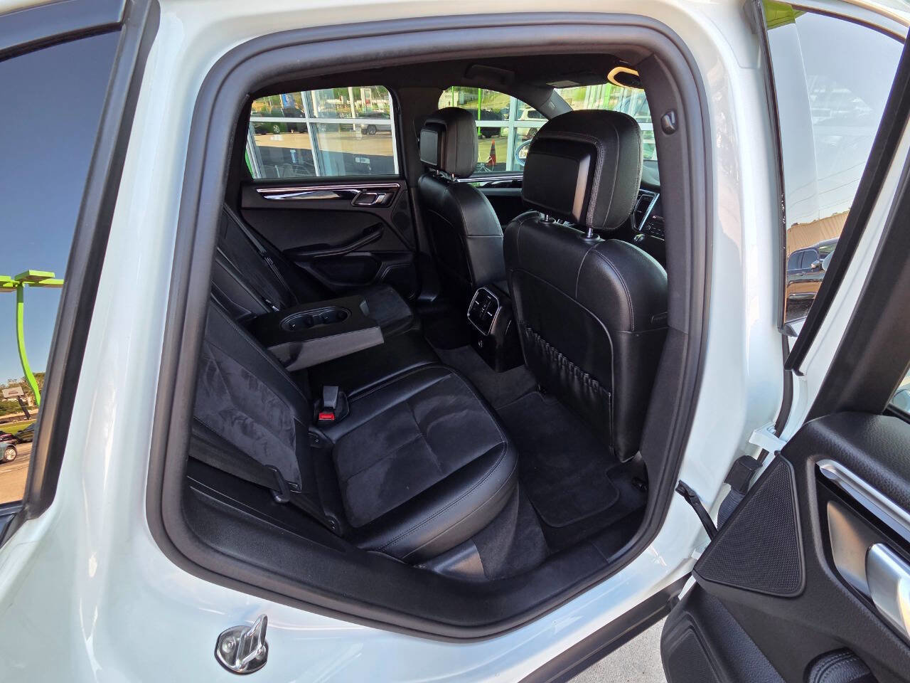 Used 2017 Porsche Macan Base AWD 4dr SUV image 21