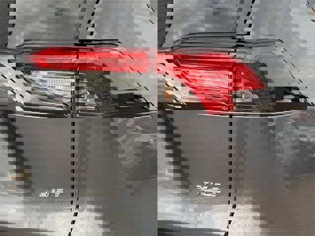 Used 2021 Toyota RAV4 XLE Premium image 7