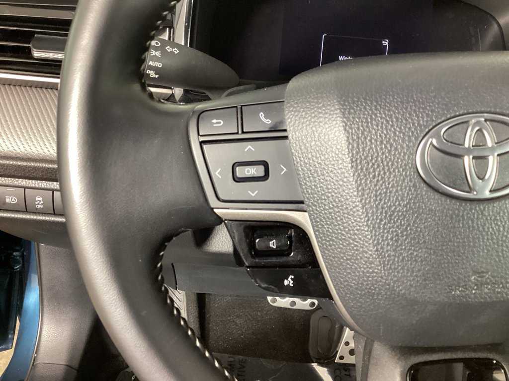 Used 2025 Toyota Camry SE w/ Convenience Package FWD image 14