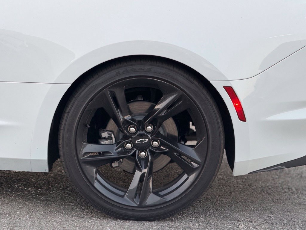 Used 2024 Chevrolet Camaro LT RWD image 5