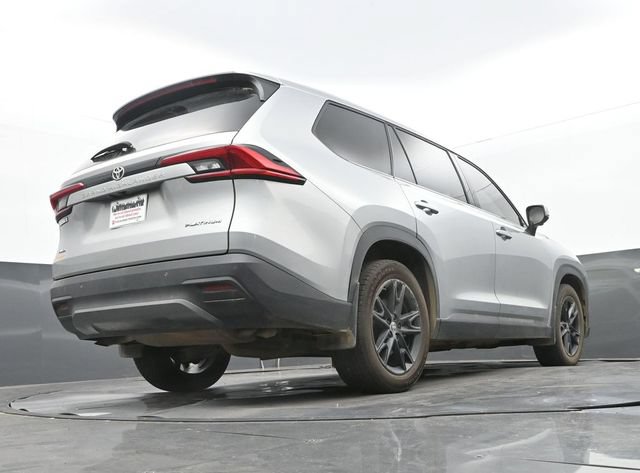 Used 2024 Toyota Grand Highlander AWD image 11
