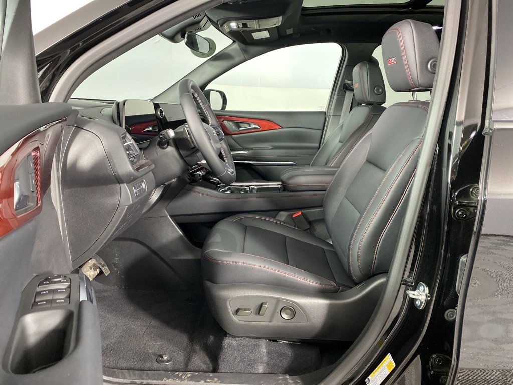 Used 2025 Chevrolet Traverse Z71 w/ Driver Confidence Package image 7