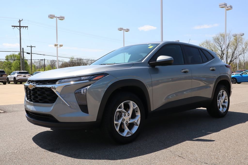 Used 2024 Chevrolet Trax LS w/ LS Convenience Package FWD image 7
