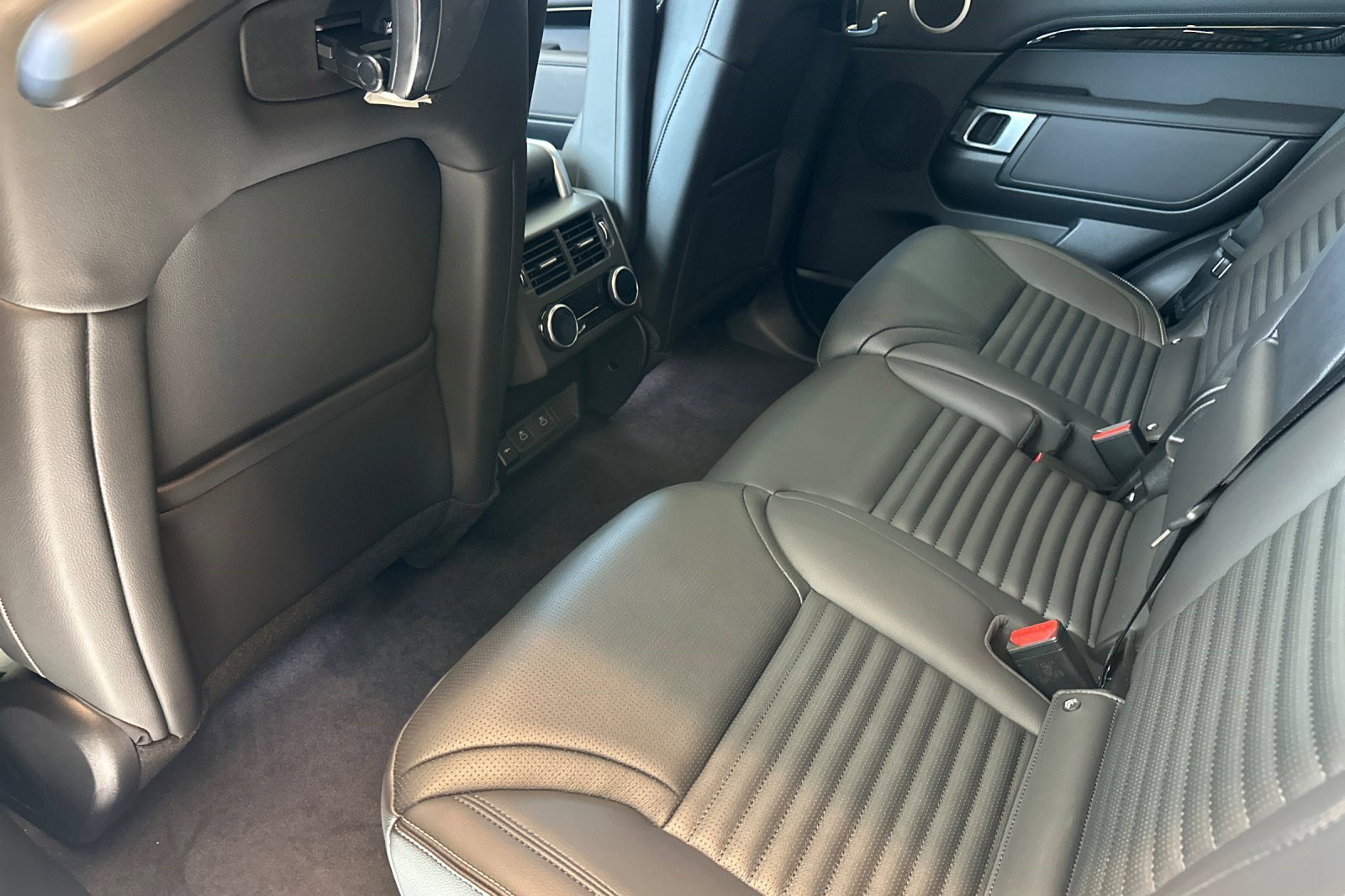 New 2026 Land Rover Discovery S image 16