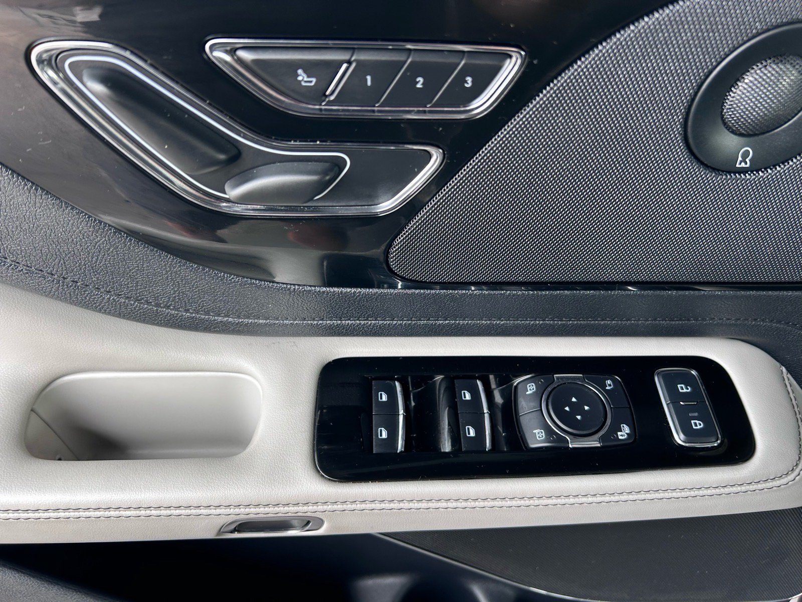 Used 2025 Lincoln Aviator AWD w/ Equipment Group 101A image 23