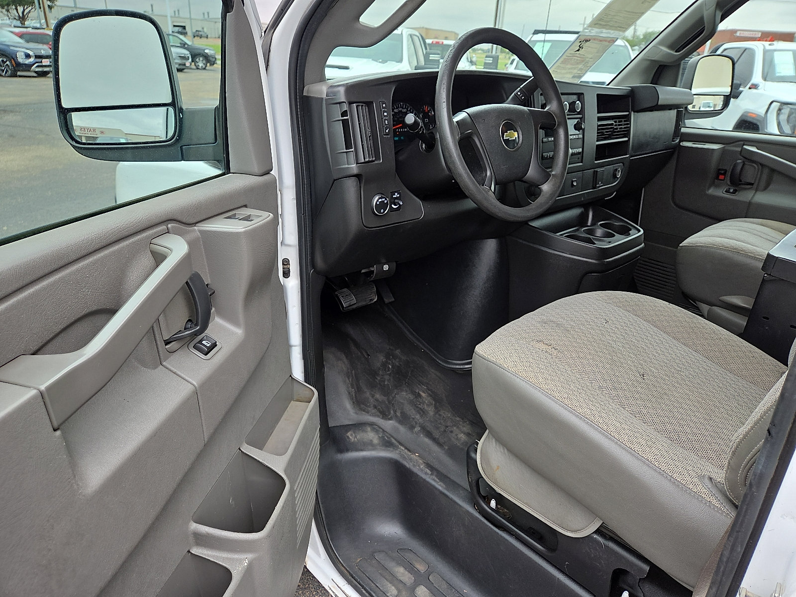 Used 2016 Chevrolet Express 2500 RWD image 11