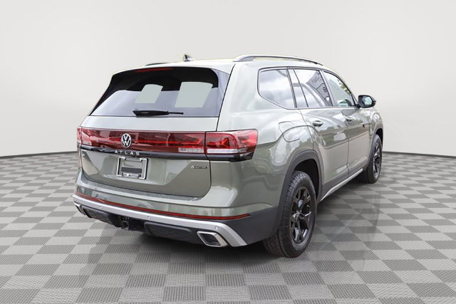 Used 2025 Volkswagen Atlas Peak Edition SE AWD/4WD image 3