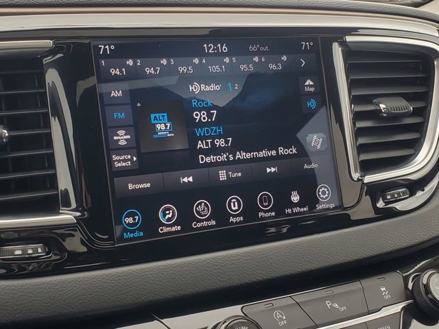 Used 2018 Chrysler Pacifica Touring-L Plus w/ Tire & Wheel Group FWD image 18