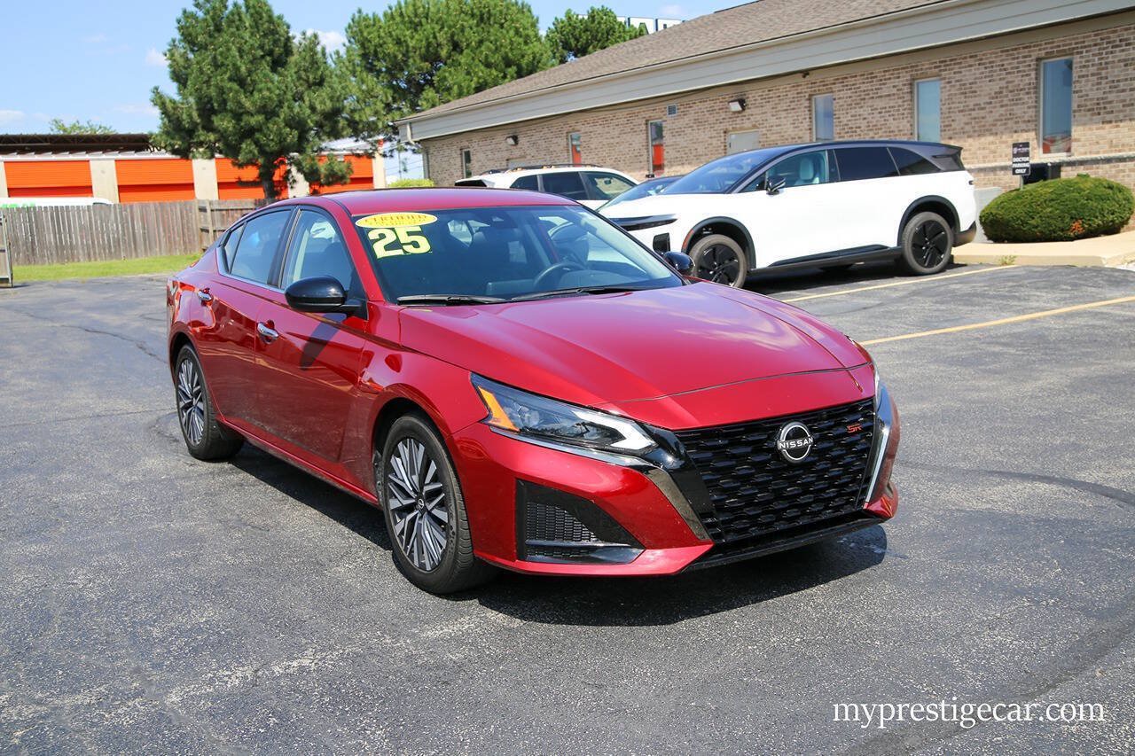 Used 2025 Nissan Altima 2.5 SV FWD image 12