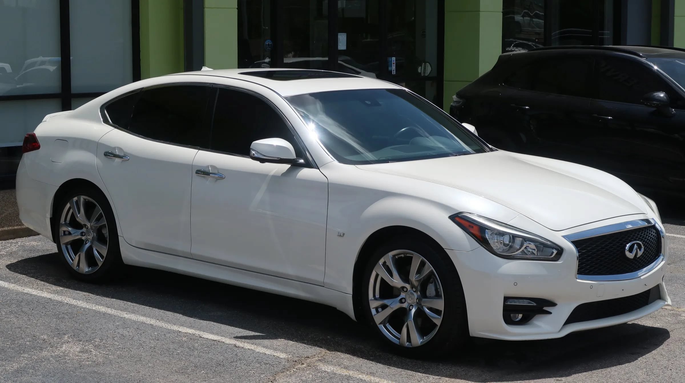 Used 2019 INFINITI Q70 Luxe w/ Sport Package RWD image 5