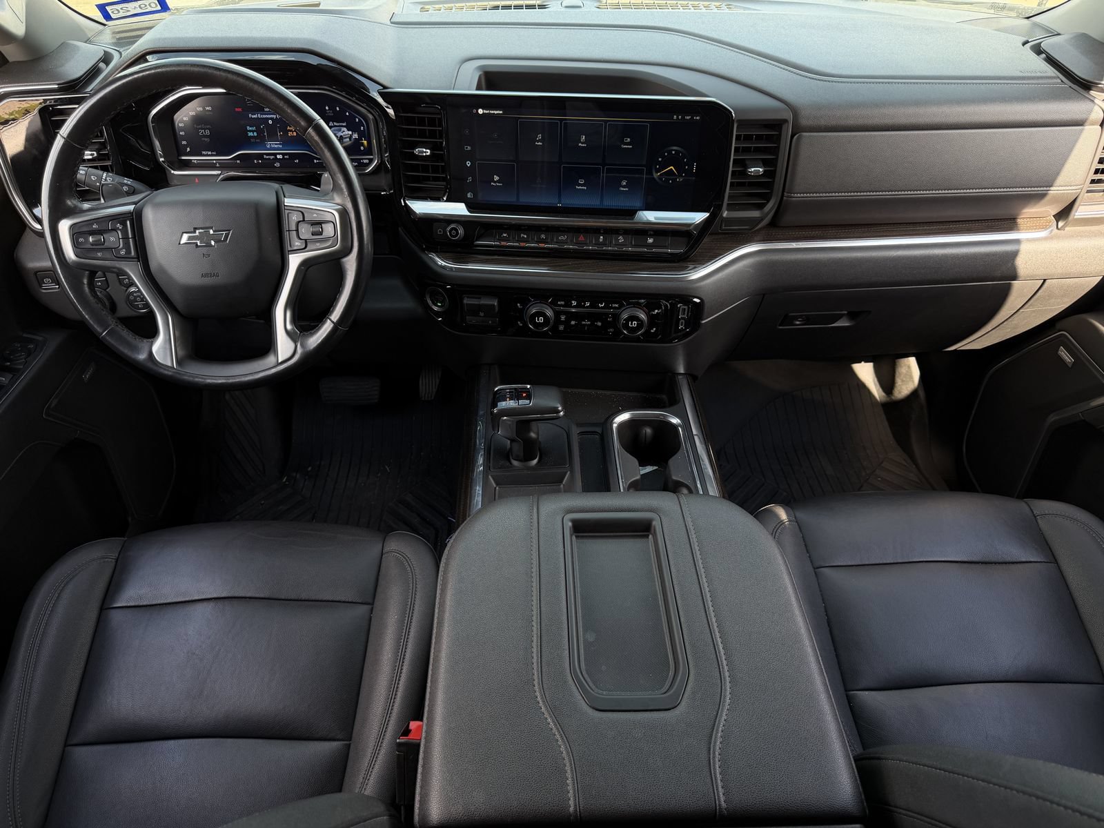 Used 2022 Chevrolet Silverado 1500 LT Trail Boss w/ LT Trail Boss Premium Package AWD/4WD image 14
