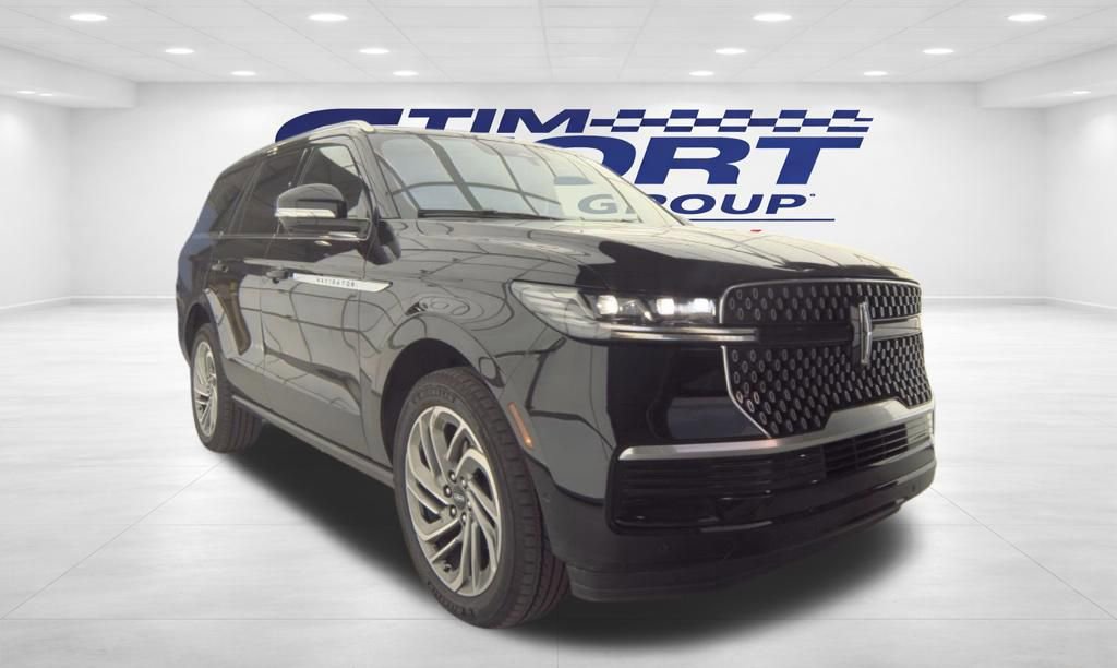 Used 2025 Lincoln Navigator Reserve AWD/4WD image 4